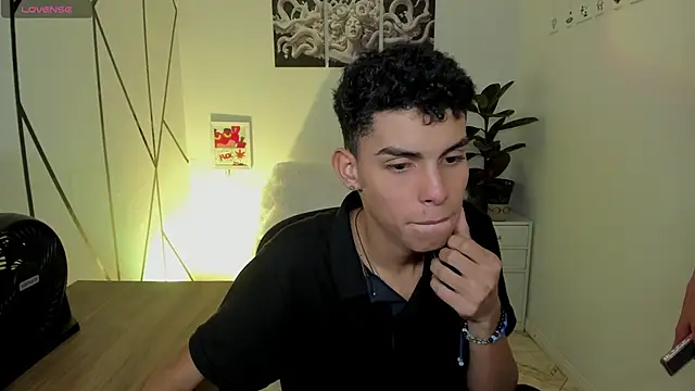 Snapshot of Room_69x chatting on November 6, 2025, 3:29 am Room 69x online show from November 6, 2025, 3:29 am