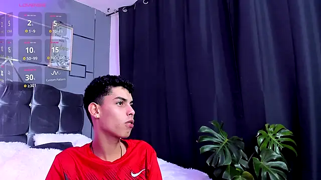 Snapshot of Room_69x chatting on November 9, 2025, 3:05 am Room 69x online show from November 9, 2025, 3:05 am