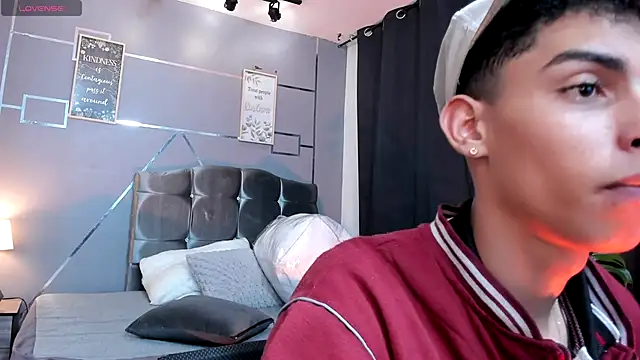 Snapshot of Room_69x chatting on November 20, 2025, 3:18 am Room 69x online show from November 20, 2025, 3:18 am