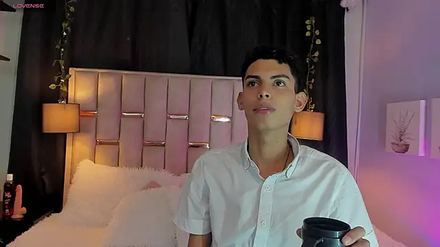 Snapshot of Room_69x chatting on November 25, 2025, 3:45 pm Room 69x online show from November 25, 2025, 3:45 pm