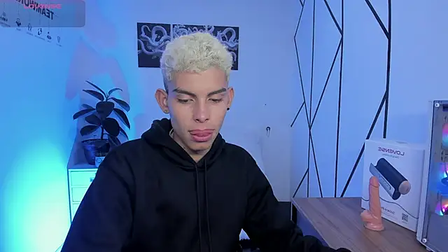 Snapshot of Room_69x chatting on December 15, 2025, 2:27 am Room 69x online show from December 15, 2025, 2:27 am