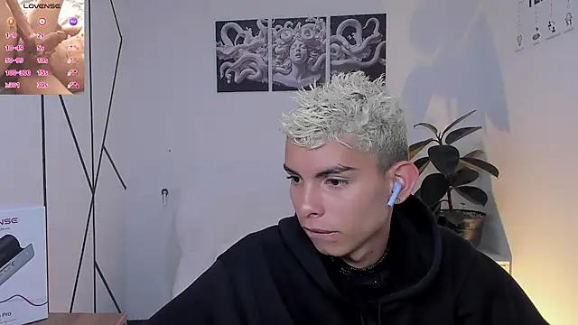 Snapshot of Room_69x chatting on December 16, 2025, 2:27 am Room 69x online show from December 16, 2025, 2:27 am