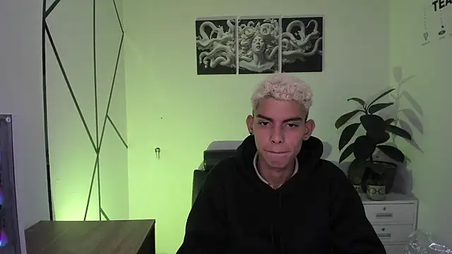 Snapshot of Room_69x chatting on December 18, 2025, 2:39 am Room 69x online show from December 18, 2025, 2:39 am