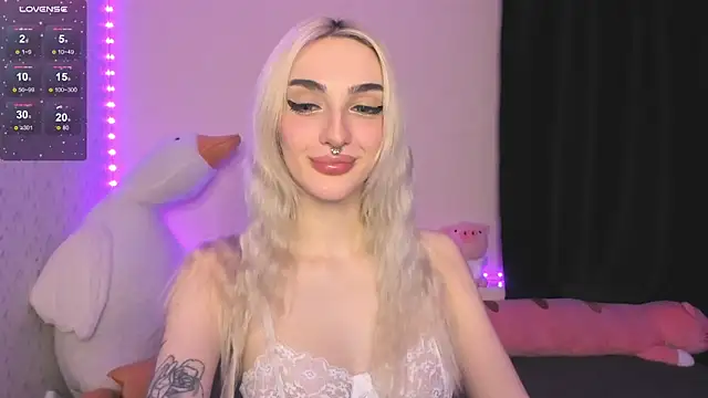 succubantra online show from December 15, 2025, 2:43 pm