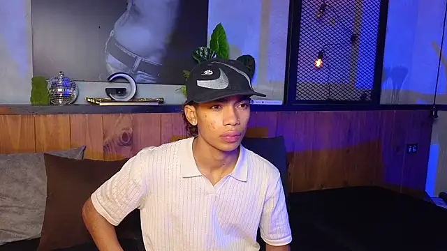 AlanCutee online show from April 17, 2026, 11:46 am