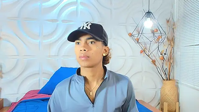 AlanCutee online show from June 3, 2026, 1:03 pm