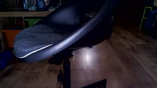 Snapshot of TobyDick13 chatting on December 21, 2025, 5:42 pm TobyDick13 online show from December 21, 2025, 5:42 pm