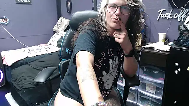 oddywithabody online show from October 15, 2025, 6:13 am