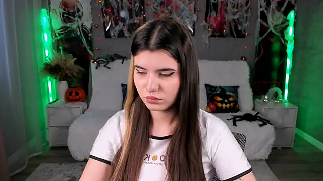 Snapshot of AnoraDark chatting on October 19, 2025, 12:28 pm AnoraDark online show from October 19, 2025, 12:28 pm