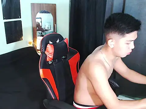 Hunky paul online show from May 18, 2026, 5:13 am