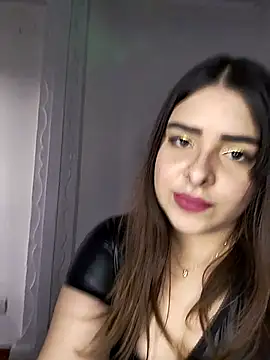 Snapshot of Nahomy_cm chatting on October 31, 2025, 8:21 pm Nahomy cm online show from October 31, 2025, 8:21 pm