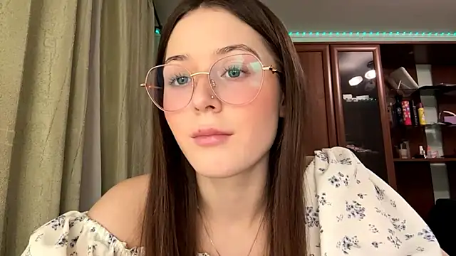 Snapshot of Adel_strongwoman chatting on December 16, 2025, 3:17 pm Adel strongwoman online show from December 16, 2025, 3:17 pm