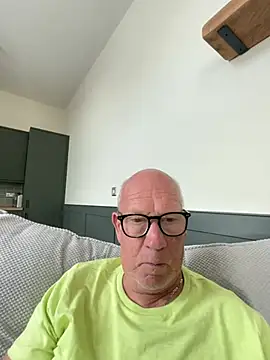 Snapshot of philefc chatting on July 15, 2026, 9:47 am philefc online show from July 15, 2026, 9:47 am