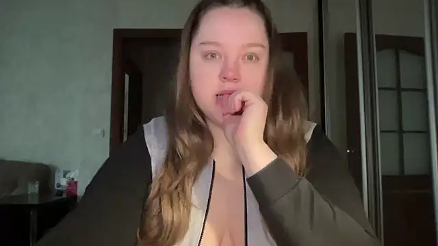 Snapshot of Alice898 chatting on October 21, 2025, 11:33 am Alice898 online show from October 21, 2025, 11:33 am