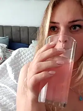 Snapshot of Bridgette03 chatting on February 17, 2026, 2:41 am Bridgette03 online show from February 17, 2026, 2:41 am