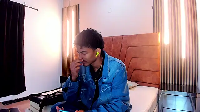 Snapshot of FYKMOR_1 chatting on October 15, 2025, 3:50 am FYKMOR 1 online show from October 15, 2025, 3:50 am