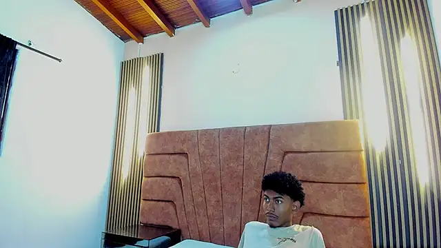 Snapshot of FYKMOR_1 chatting on November 12, 2025, 7:35 pm FYKMOR 1 online show from November 12, 2025, 7:35 pm