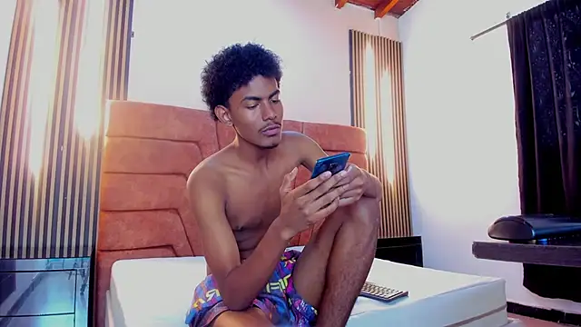 Snapshot of FYKMOR_1 chatting on November 25, 2025, 7:47 pm FYKMOR 1 online show from November 25, 2025, 7:47 pm