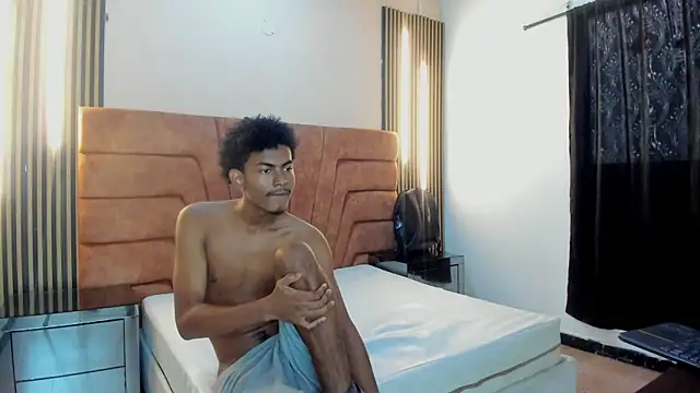 Snapshot of FYKMOR_1 chatting on December 2, 2025, 7:42 pm FYKMOR 1 online show from December 2, 2025, 7:42 pm