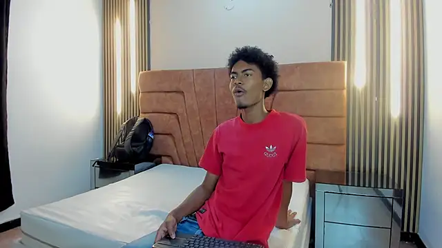 Snapshot of FYKMOR_1 chatting on December 4, 2025, 7:44 pm FYKMOR 1 online show from December 4, 2025, 7:44 pm