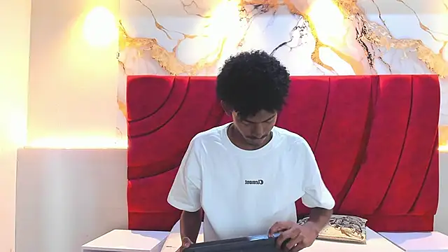 Snapshot of FYKMOR_1 chatting on February 18, 2026, 7:54 pm FYKMOR 1 online show from February 18, 2026, 7:54 pm