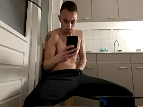 kompiee online show from December 15, 2025, 3:33 am