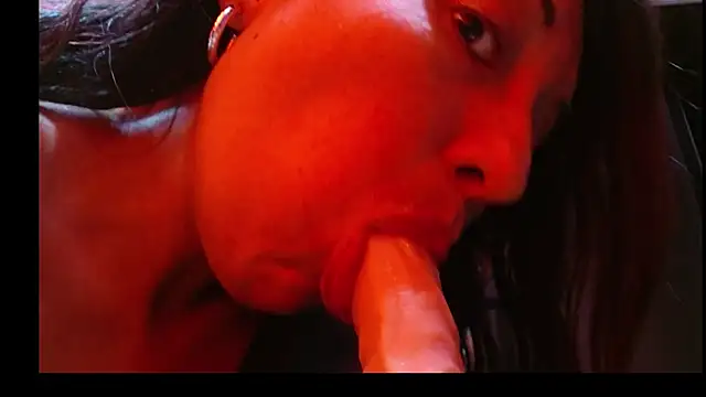 Snapshot of LITACAM chatting on November 21, 2025, 4:27 pm LITACAM online show from November 21, 2025, 4:27 pm