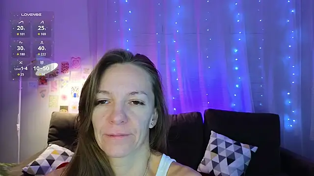 Snapshot of Jesica_mooon chatting on December 16, 2025, 1:32 am Jesica mooon online show from December 16, 2025, 1:32 am