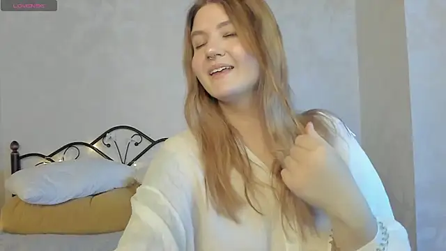 Snapshot of Ruby_Al1en chatting on December 18, 2025, 1:22 am Ruby Al1en online show from December 18, 2025, 1:22 am