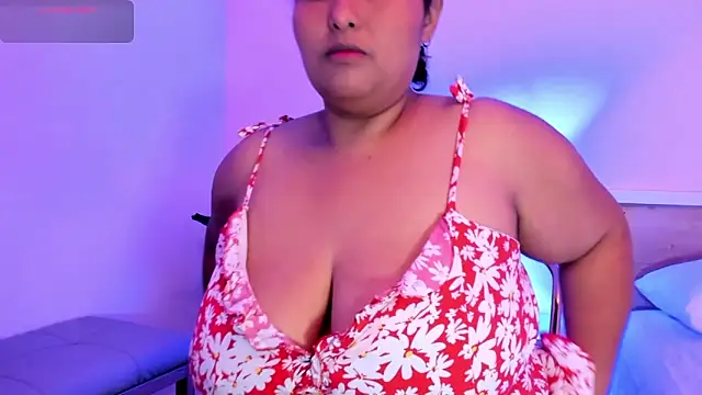 BellaNixs online show from September 16, 2025, 2:56 am