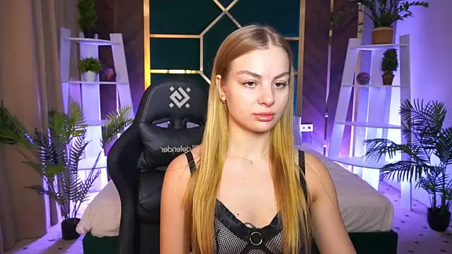 AngyyEyess online show from October 31, 2025, 2:01 am