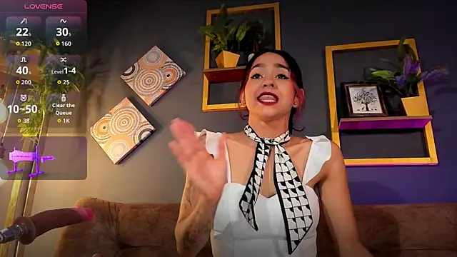 RACHELRUIZ online show from November 2, 2025, 4:31 pm