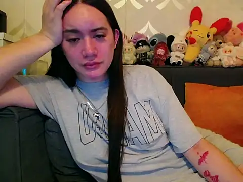 Yhanbeaufort18 online show from September 20, 2025, 6:09 pm