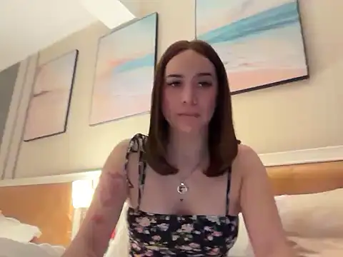 Yhanbeaufort18 online show from October 25, 2025, 11:51 am