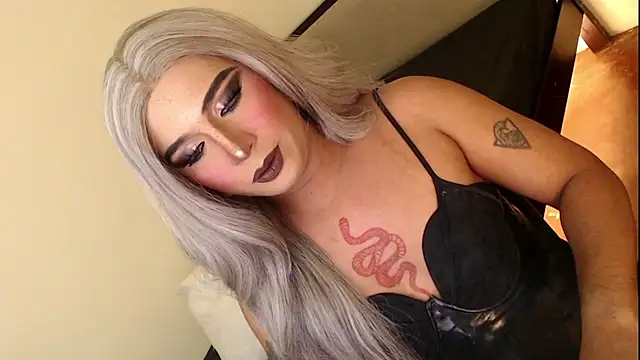 Snapshot of mslilly_croft chatting on January 8, 2026, 4:42 pm mslilly croft online show from January 8, 2026, 4:42 pm