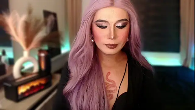 Snapshot of mslilly_croft chatting on February 10, 2026, 7:40 pm mslilly croft online show from February 10, 2026, 7:40 pm