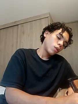 FunJade online show from November 13, 2025, 8:41 pm