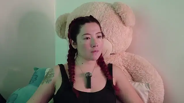 lunnaa  online show from November 18, 2025, 3:34 am