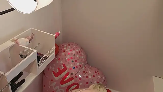 Snapshot of __Miray__ chatting on February 13, 2026, 5:25 am Miray online show from February 13, 2026, 5:25 am