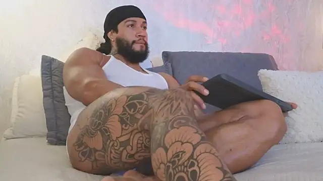 Snapshot of Osher_Cox chatting on December 20, 2025, 1:56 am Osher Cox online show from December 20, 2025, 1:56 am