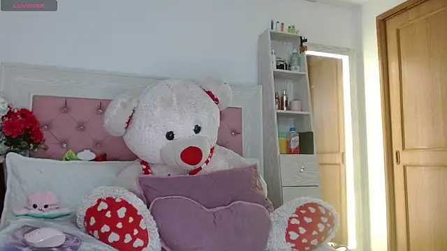 Snapshot of Ayleen_m chatting on October 20, 2025, 1:50 am Ayleen m online show from October 20, 2025, 1:50 am