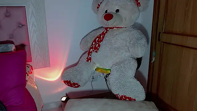 Snapshot of Ayleen_m chatting on February 10, 2026, 1:10 am Ayleen m online show from February 10, 2026, 1:10 am