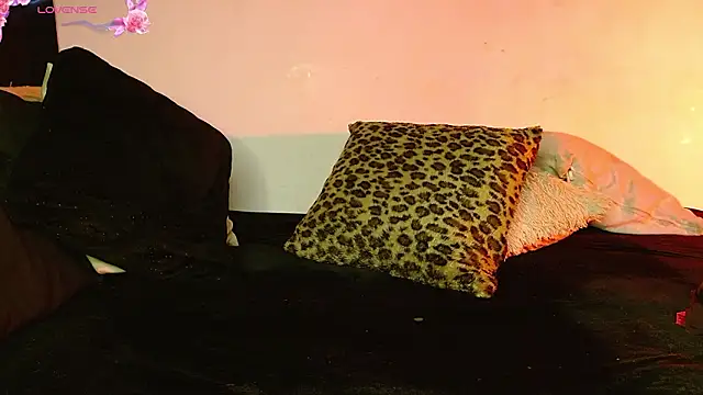 Snapshot of Dulce_Tara chatting on February 12, 2026, 1:33 am Dulce Tara online show from February 12, 2026, 1:33 am