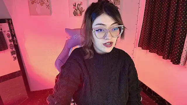 isaferrer06 online show from December 4, 2025, 4:11 am