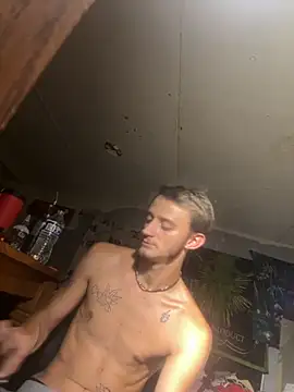 Snapshot of StoneyCam chatting on September 9, 2025, 2:22 am StoneyCam online show from September 9, 2025, 2:22 am