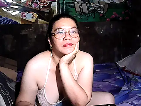 Adeline05 online show from September 14, 2025, 9:25 pm