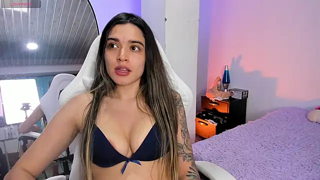 MiaVillalobos online show from April 14, 2026, 1:22 am