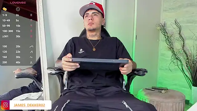 JamesDeker online show from September 8, 2025, 7:57 pm