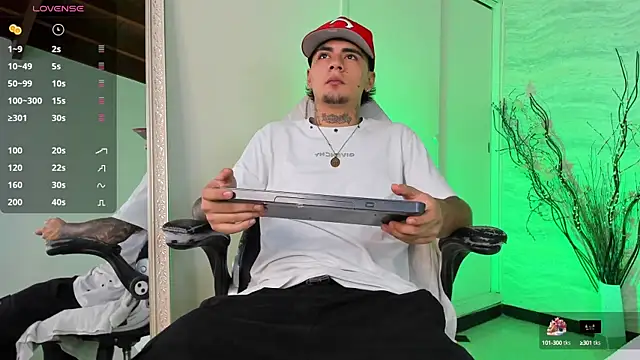 JamesDeker online show from September 13, 2025, 8:08 pm