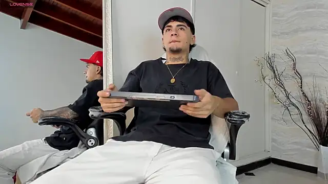 JamesDeker online show from September 19, 2025, 7:47 pm